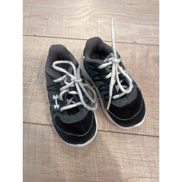 UNDER ARMOUR BABY SIZE 4 SNEAKERS SHOES BLACK - Picture 2 of 5